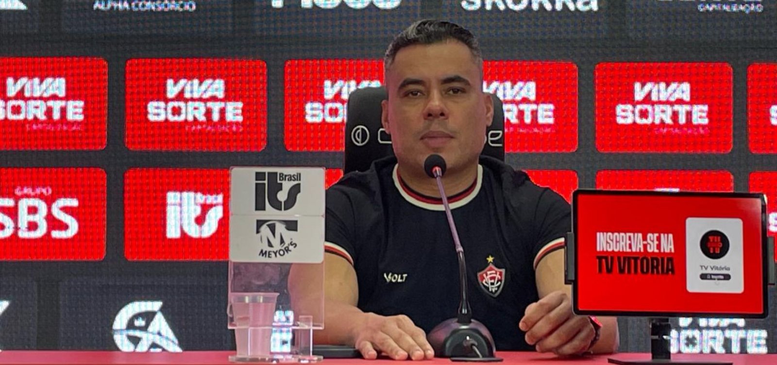 Imagem de Jair Ventura sai em defesa de Aitor após goleada do Vitória: “Momento de recuperar o atleta”