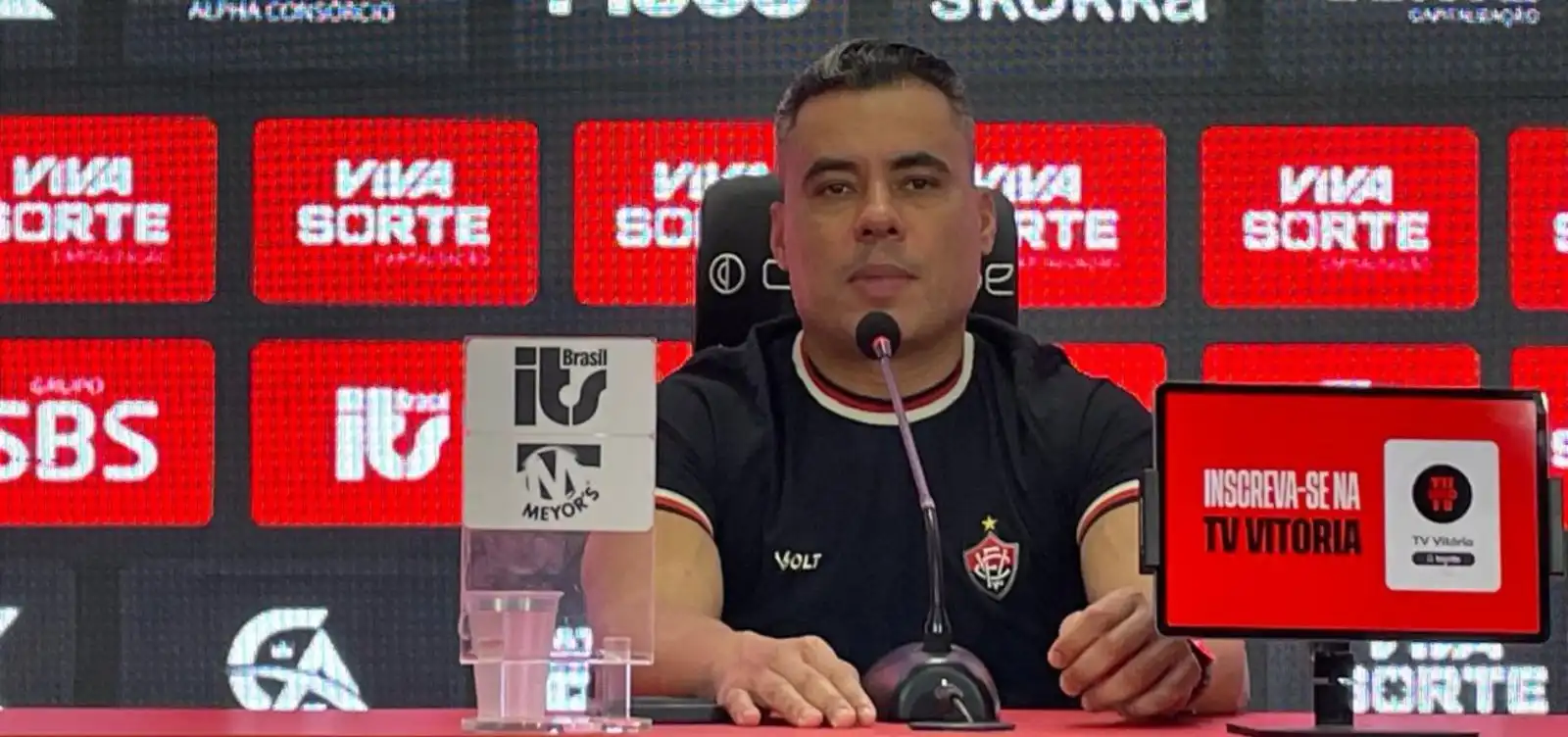 Imagem de Jair Ventura sai em defesa de Aitor após goleada do Vitória: “Momento de recuperar o atleta”