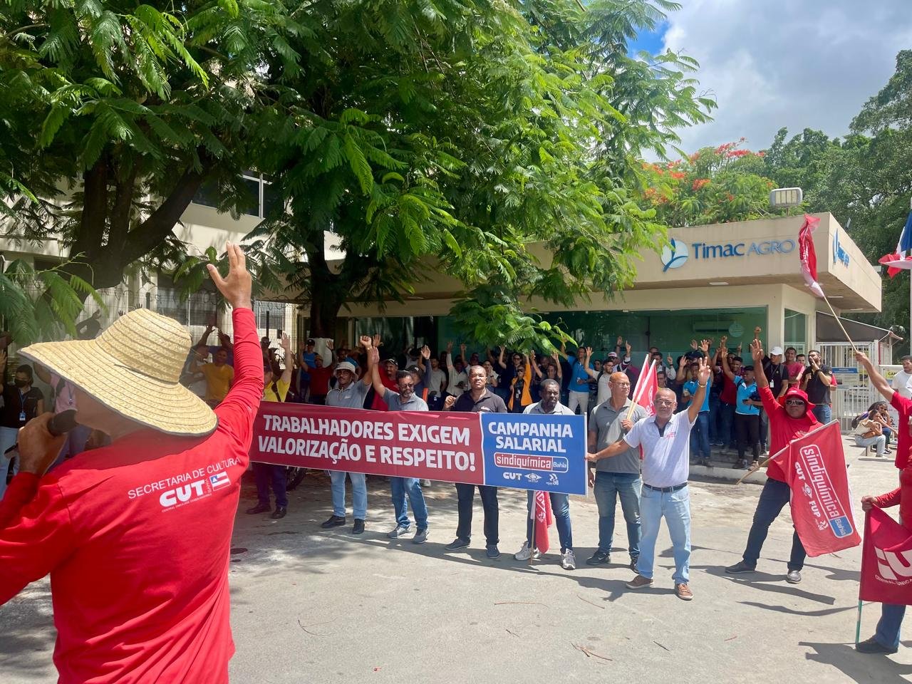 Imagem de Trabalhadores fazem paralisação e aprovam Estado de Greve