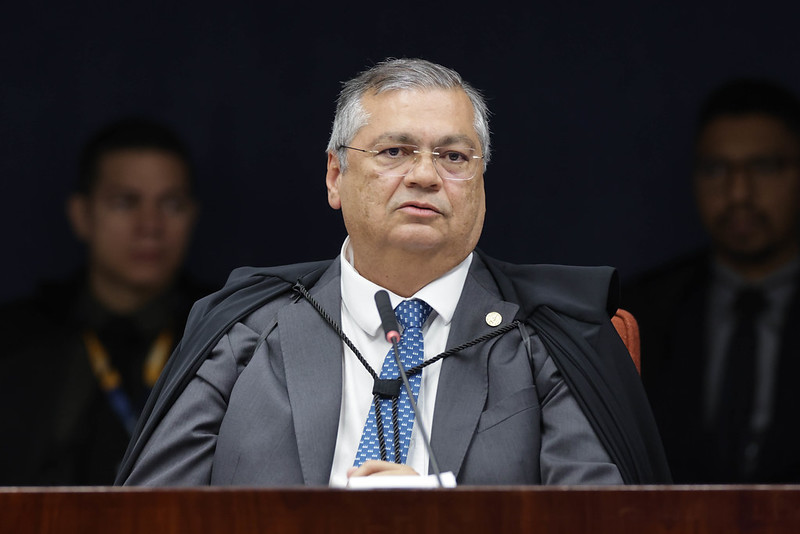 Imagem de Flávio Dino acompanha Moraes e vota pela condenação de Bolsonaro e outros réus no STF