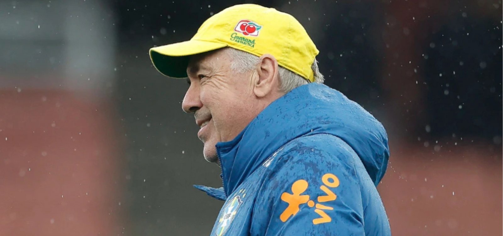 Imagem de Ancelotti testa substitutos após cortes de Raphinha e Wesley por lesão