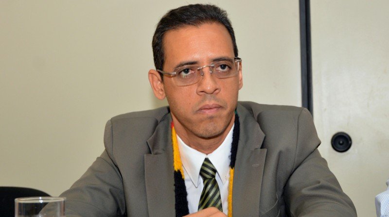 Imagem de Projeto do deputado Hilton Coelho proíbe corte compulsório de cabelo das pessoas privadas de liberdade na Bahia