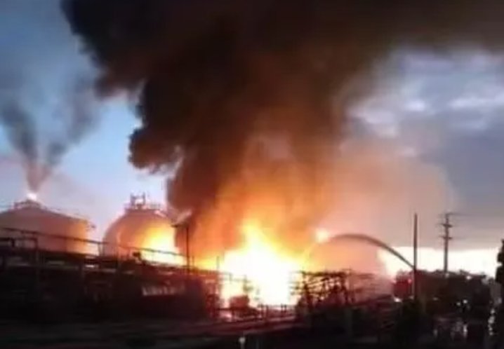 Imagem de Explosão provoca incêndio de grandes proporções no Polo de Camaçari