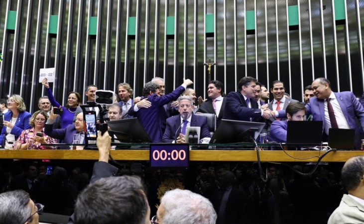 Imagem de Câmara dos Deputados aprova reforma tributária em dois turnos e PEC segue para o Senado