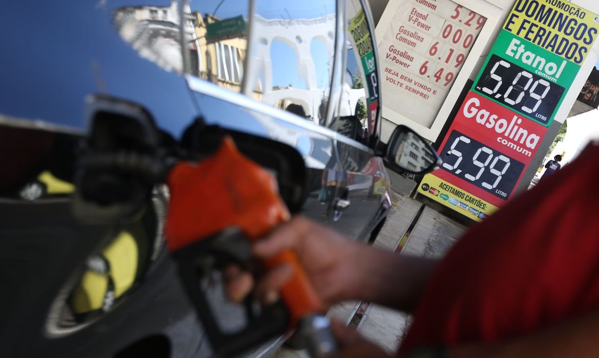 Imagem de Canal recebe mais de mil denúncias de preços abusivos de combustíveis