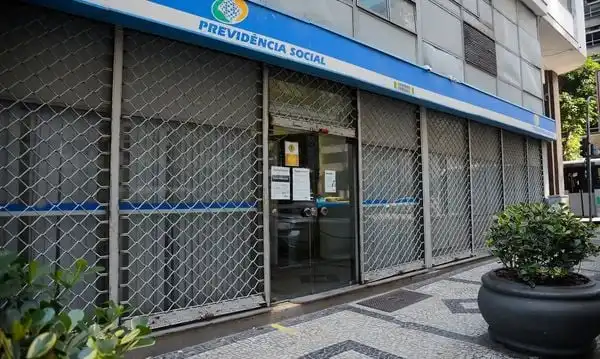 Imagem de Bahia tem 193 mil pedidos parados e enfrenta 4ª maior fila do INSS no Brasil