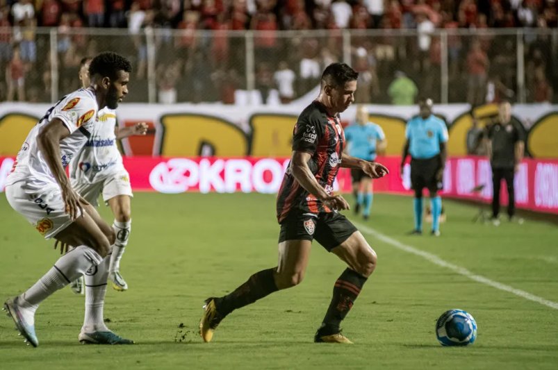 Imagem de Vitória vence confronto direto contra o Novorizontino e volta ao G-4