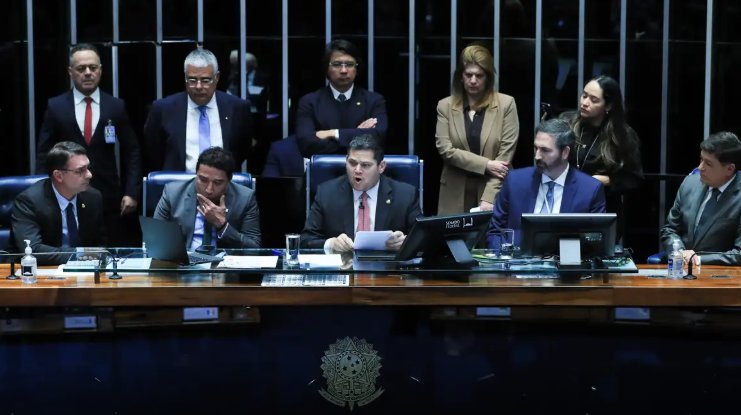 Imagem de Senado aprova aumento do número de deputados federais para 531