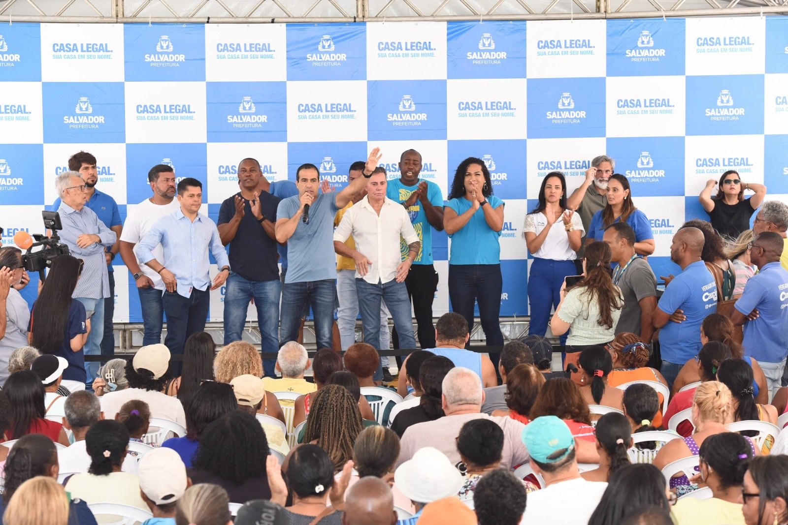 Imagem de Prefeitura entrega 678 títulos de propriedade pelo programa Casa Legal na Boca do Rio
