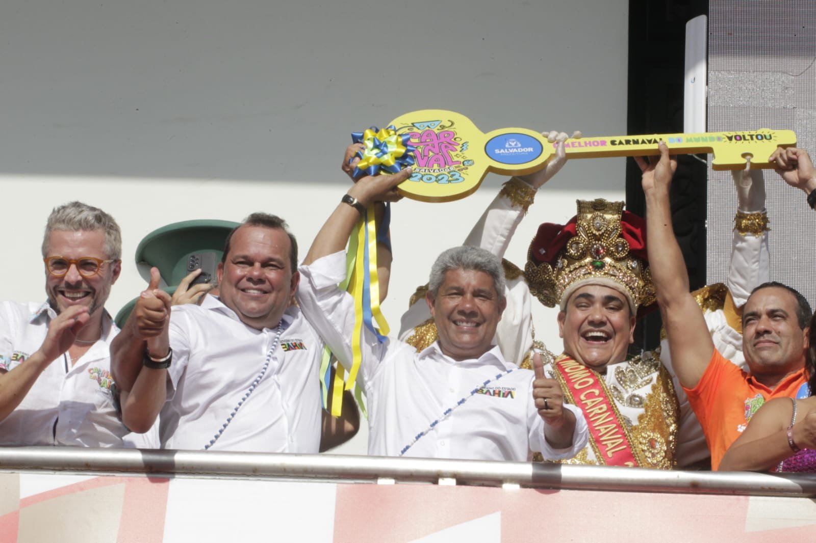 Imagem de Jerônimo participa de abertura oficial do carnaval na Barra
