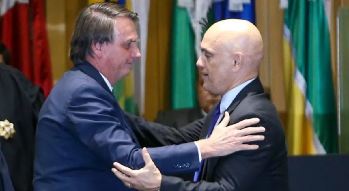 Imagem de Bolsonaro tem 48 horas para dar explicações sobre visita à embaixada da Hungria, decide Moraes