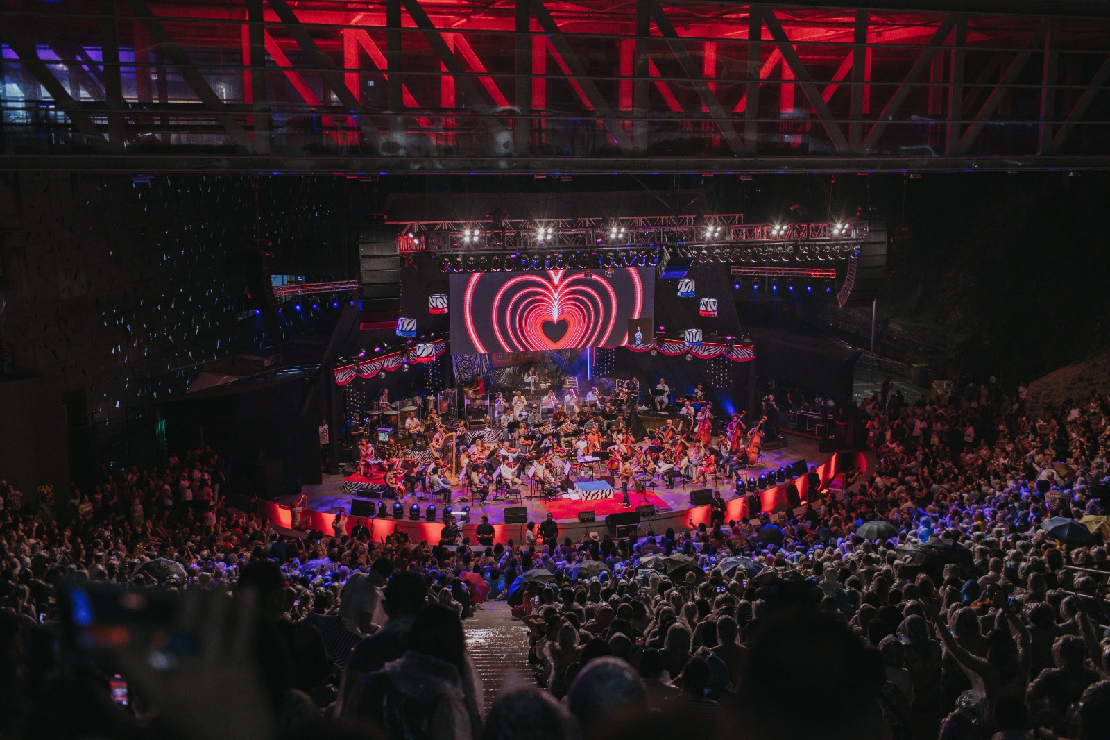 Imagem de OSBA interpreta clássicos da música romântica no “O̶S̶B̶R̶E̶G̶A̶ Concerto do Amor - Volume 3”, no dia 09/01, na Concha Acústica