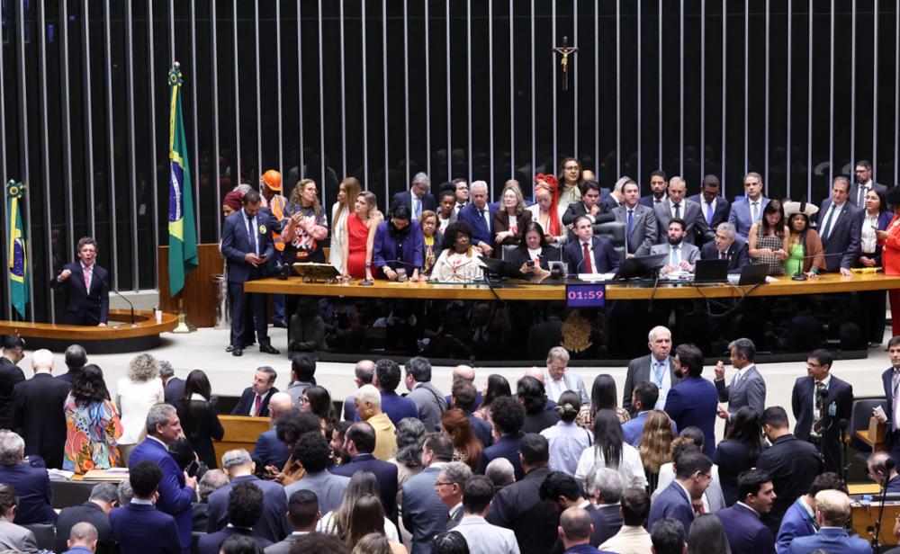 Imagem de Câmara aprova fim da escala 6x1 com apoio de baianos, mas proposta ainda enfrenta incertezas no Senado