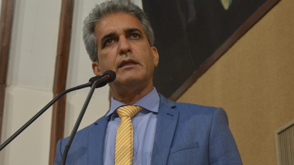 Imagem de Justiça nega recurso e ACM Neto sofre nova derrota em processo contra deputado Robinson Almeida