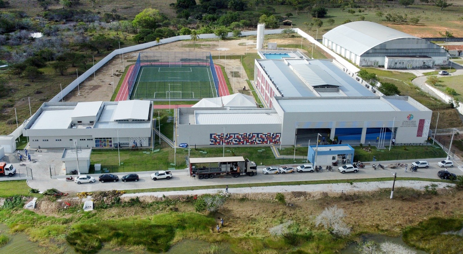 Imagem de Com investimento de R$ 22,6 milhões, Jerônimo entrega colégio de ensino integral na cidade de Aporá