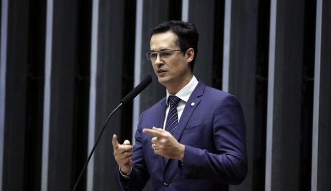 Imagem de Em editorial, Folha diz que cassação de Deltan abre precedente perigoso