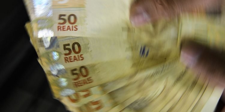 Imagem de Senado aprova MP que reduz imposto para remessas ao exterior