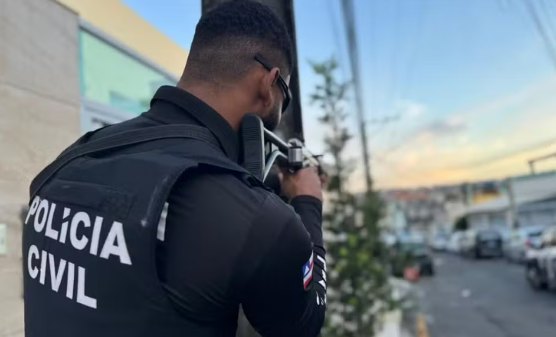 Imagem de Mulher apontada como gestora financeira de facção criminosa é presa na Bahia