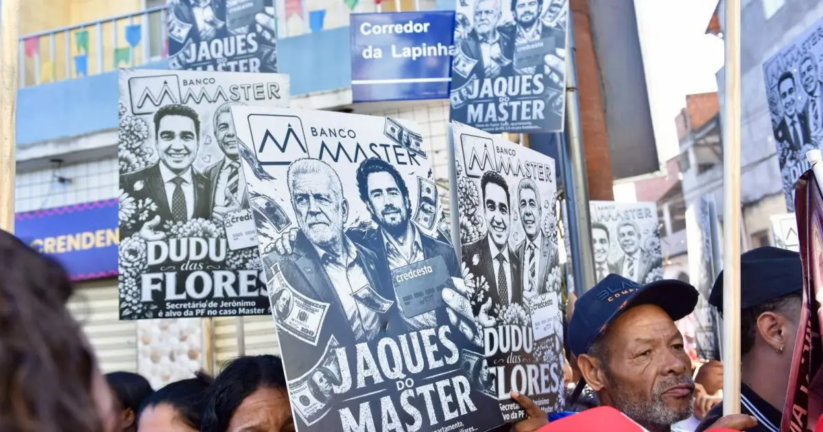 Imagem de Jerônimo Rodrigues é recebido com vaias durante cortejo do 2 de Julho em Salvador; Jaques Wagner também enfrenta protestos