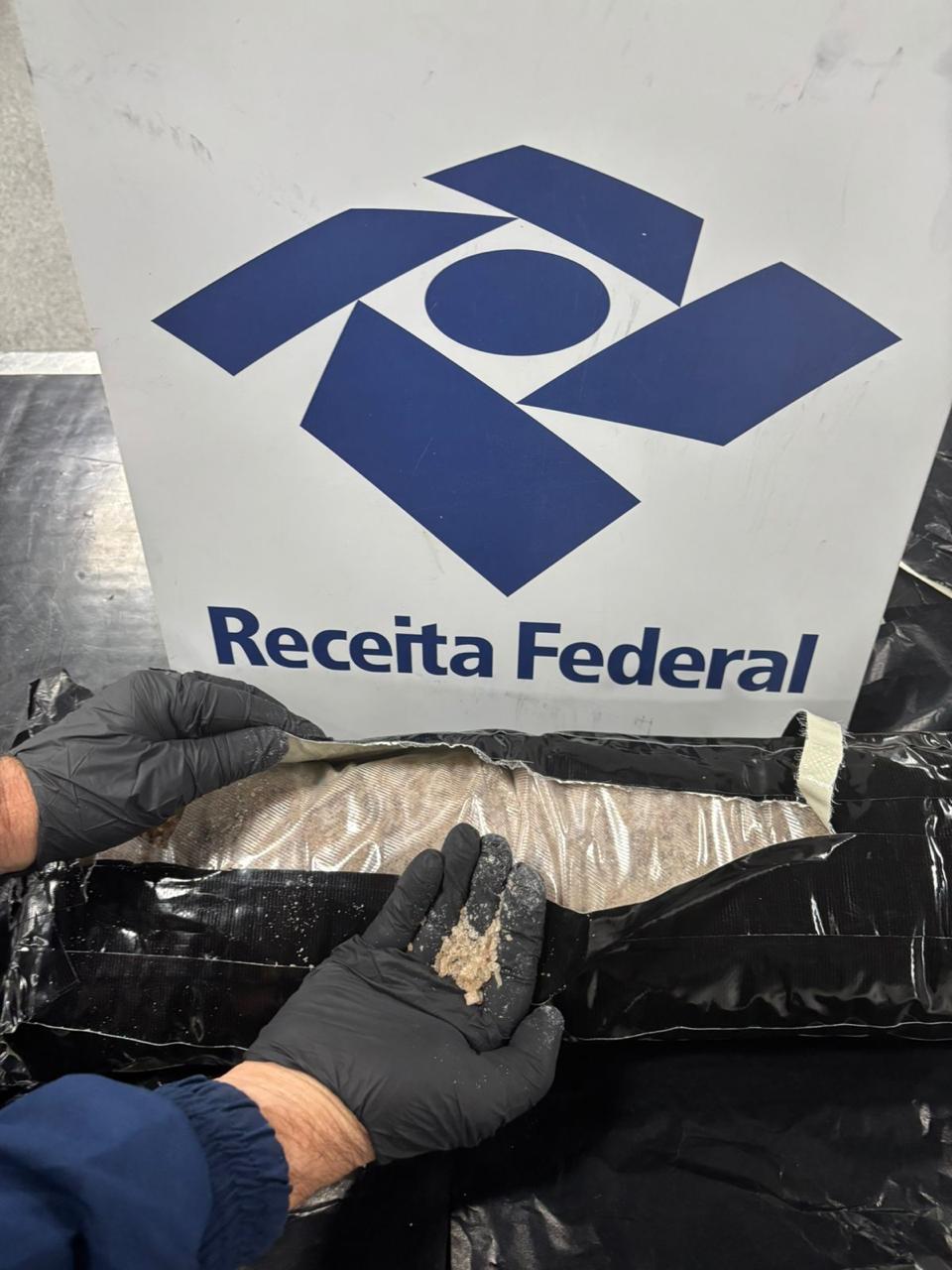 Imagem de Rombo Milionário no Tráfico: Receita Federal Intercepta R$ 3 Milhões em Drogas Sintéticas no Aeroporto de Salvador