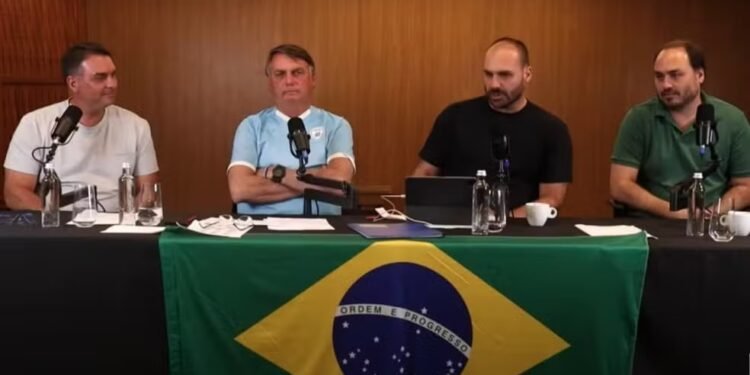 Imagem de Wajngarten desmente fuga e diz que Bolsonaro saiu com Carlos para pescar antes de operação da PF