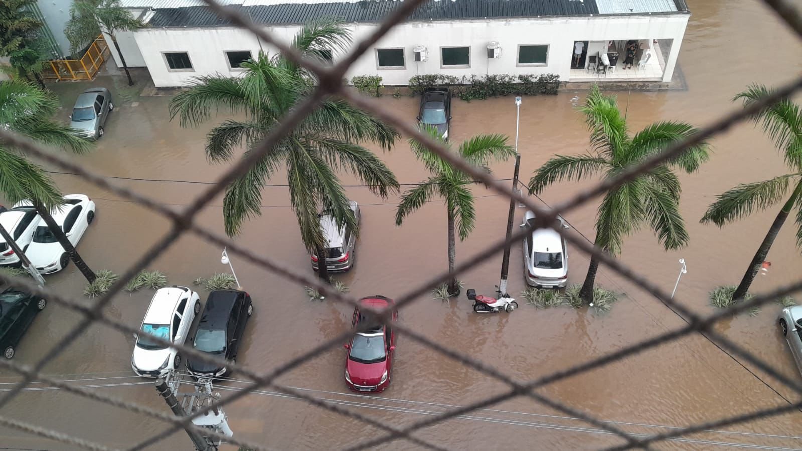 Imagem de Deputado Alan Sanches denuncia descaso da Bahia Norte após alagamentos em Jardim das Margaridas