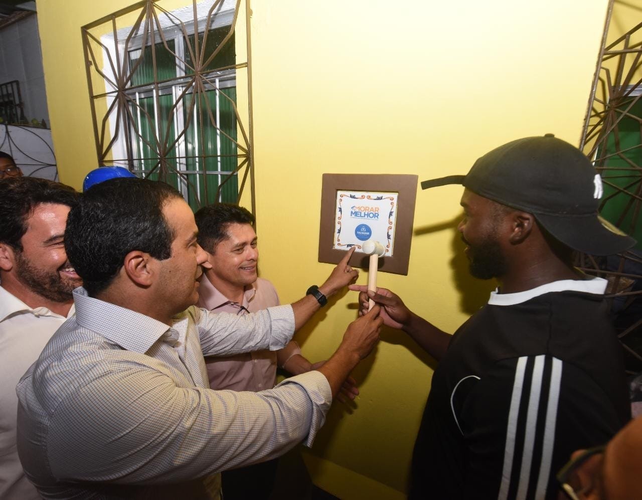 Imagem de Prefeitura entrega 160 casas reformadas pelo Morar Melhor na Estrada das Barreiras