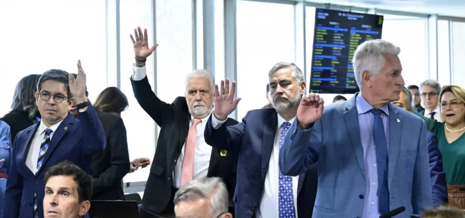 Imagem de Governistas contestam votação da CPMI do INSS e acusam presidente da comissão de erro na contagem de votos