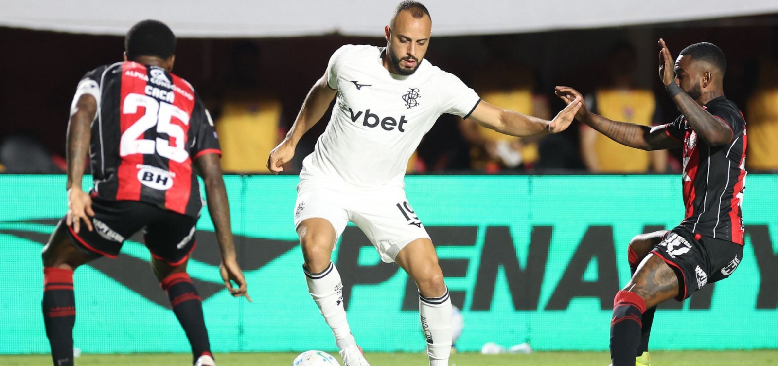 Imagem de Vitória vence o Botafogo no Barradão e abre seis pontos de vantagem para o Z-4