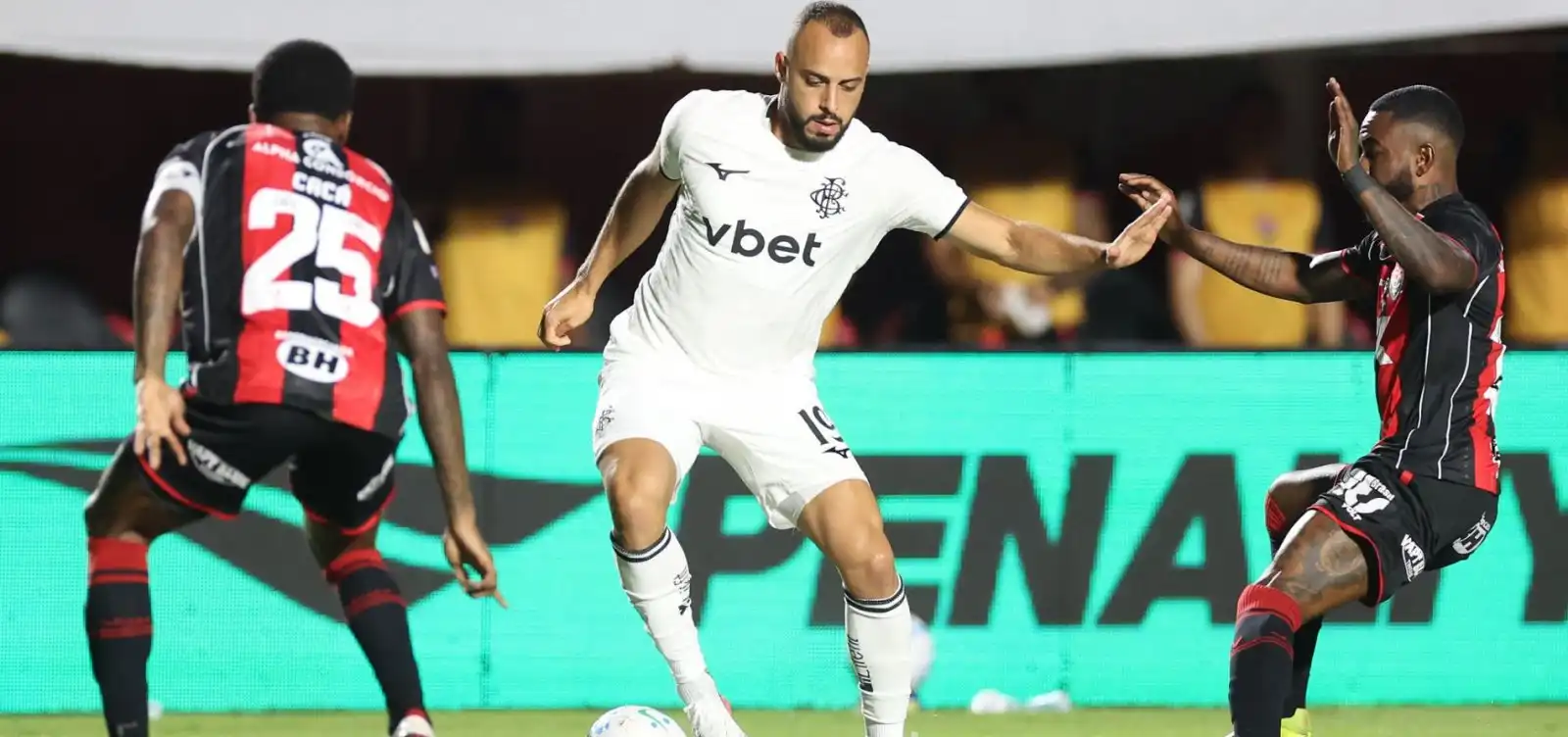 Imagem de Vitória vence o Botafogo no Barradão e abre seis pontos de vantagem para o Z-4