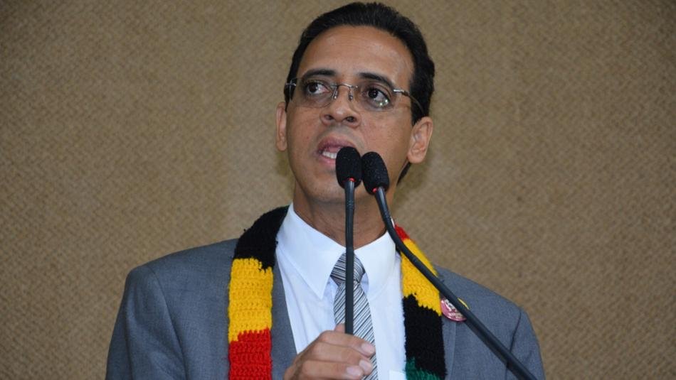 Imagem de Deputado solicita imediato pagamento do novo valor do piso salarial para professores