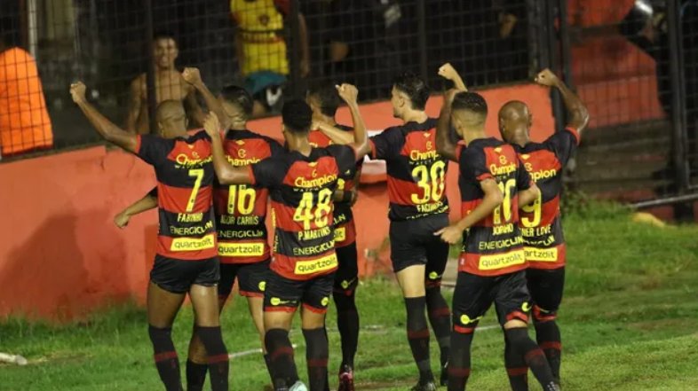 Imagem de Em noite histórica, Sport atropela Bahia por 6 a 0 na Ilha do Retiro, e repete maior goleada na história do clássico