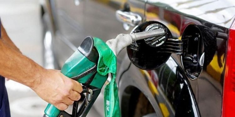 Imagem de Gasolina sobe R$ 0,12 e atinge R$ 5,65, o 2º maior valor do ano