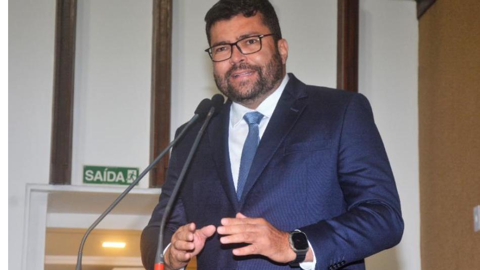 Imagem de Marcinho Oliveira agradece a jornalistas e comemora "tricampeonato" no Prêmio Destaque Parlamentar da Assembleia