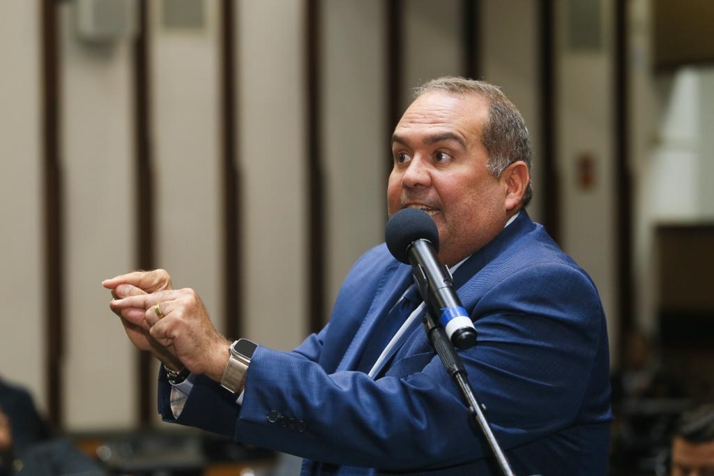 Imagem de ”Quem deixou a Bahia entregue à criminalidade não tem moral para falar de gestão”, diz Sandro Régis sobre ataques de Rui contra ACM Neto
