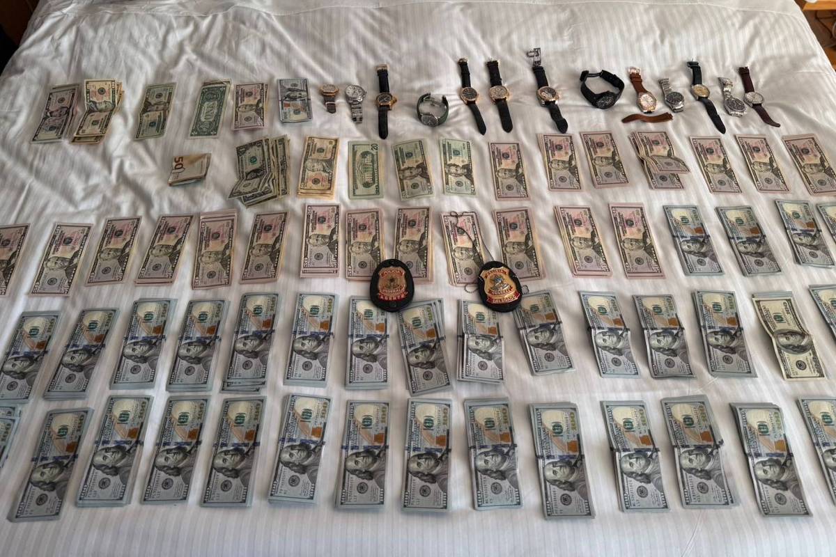 Imagem de PF encontra dólares e euros em endereços ligados a Jaques Wagner durante operação sobre caso Banco Master