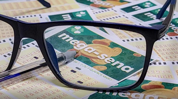 Imagem de Mega-Sena acumula e pode pagar R$ 61 milhões na terça-feira