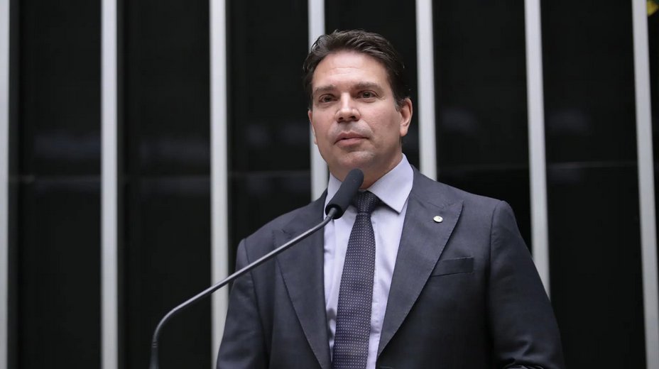 Imagem de Câmara desafia STF e suspende ação contra Ramagem por suposta tentativa de golpe