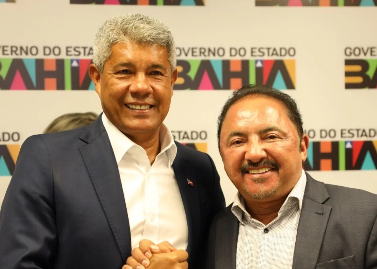 Imagem de Governador confirma reforma do Estádio Adauto Moraes, em Juazeiro, após ligação para Roberto Carlos