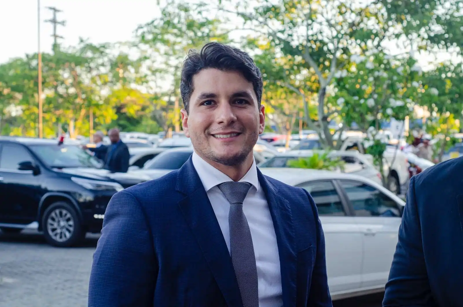 Imagem de Duda Sanches descarta deixar União Brasil e diz que pode ficar em partido diferente do pai: 'De lados diferentes, jamais'