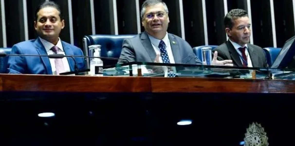 Imagem de Dino defende expulsão sem salário de juízes e militares com delitos