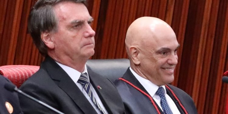 Imagem de Alexandre de Moraes inclui Bolsonaro em investigação de atos de Brasília