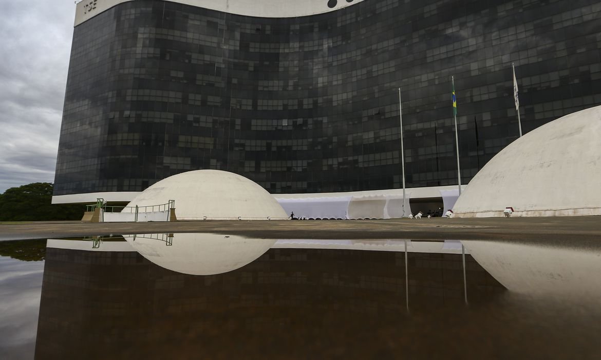 Imagem de TSE multa advogado que fez petição usando inteligência artificial