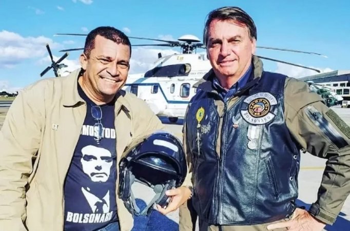 Imagem de Moraes manda soltar Max Guilherme, ex-assessor de Bolsonaro