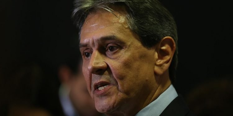 Imagem de Alexandre de Moraes manda presídio esclarecer estado de saúde de Roberto Jefferson