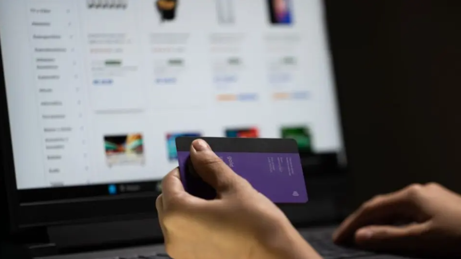 Imagem de Taxa das blusinhas faz 38% dos consumidores desistirem de compras, diz CNI