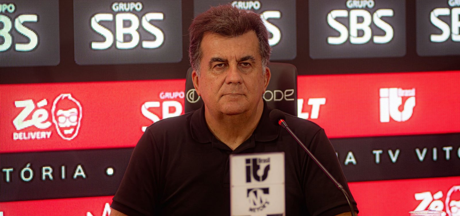 Imagem de Em protesto contra arbitragem, Fábio Mota cancela entrevistas no Vitória