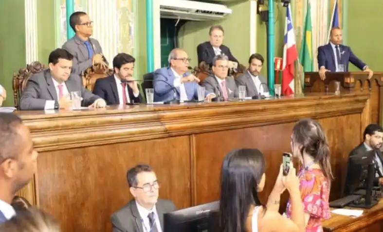 Imagem de Vereadores aprovam plano de carreira dos professores municipais de Salvador