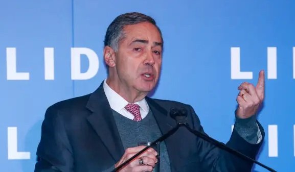 Imagem de Barroso passa por cirurgia de emergência e está na UTI