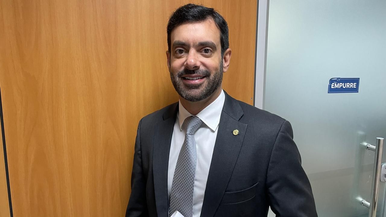 Imagem de Tiago Correia aposta em desgaste de Jerônimo e descarta saída do PL do projeto de ACM Neto